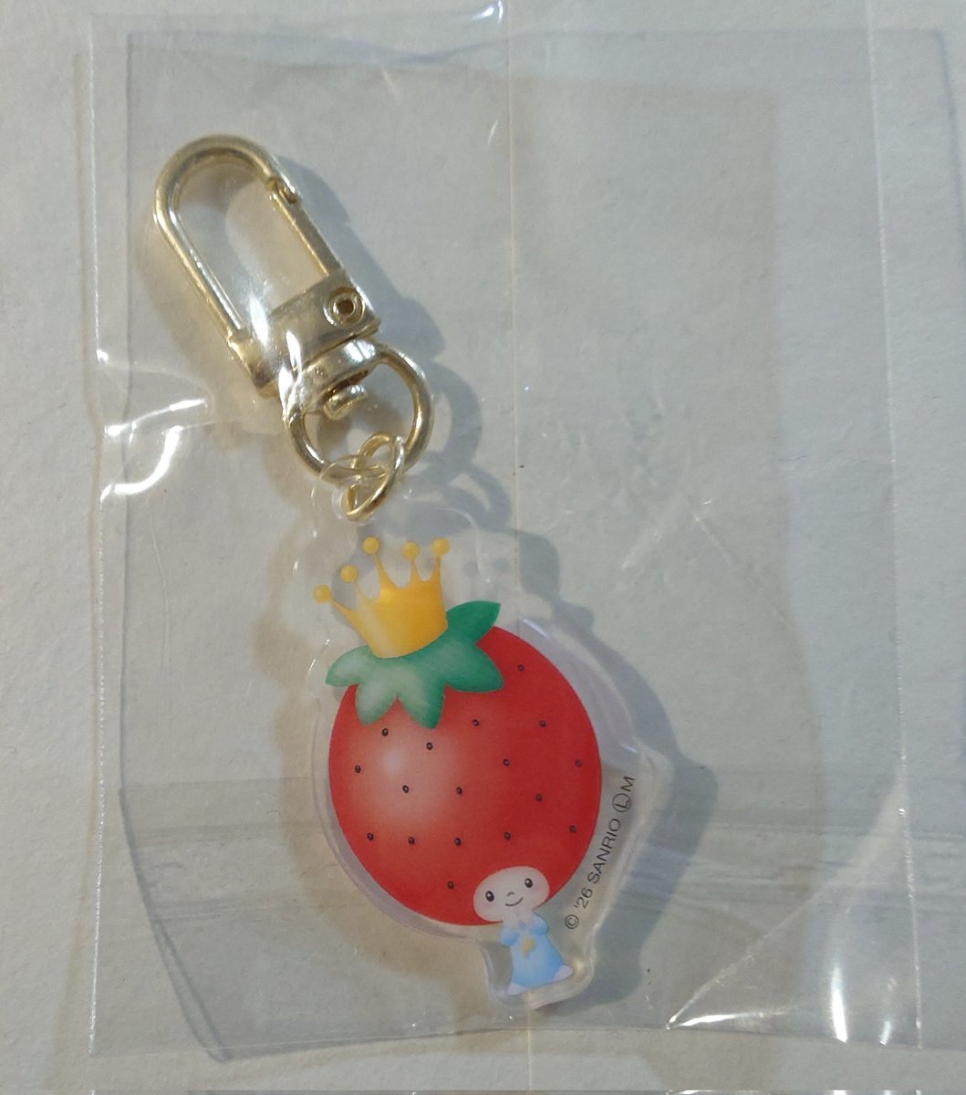 Usagi57341370's tweet photo. サンリオキャラクター大賞　アクリルチャーム　 B　ガチャ　交換

【譲】いちごの王さま

【求】コロコロクリリン

郵送希望です。 https://t.co/C2lEo9zraq