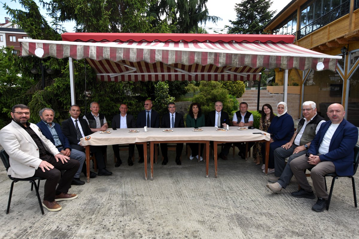 trabzonobm's tweet photo. Kurban Bayramı münasebetiyle ilk mesai gününde Bölge Müdürümüz Ahmet Demirci'nin teşrifleri ve personelimizin katılımlarıyla bayramlaşma töreni gerçekleştirdik. https://t.co/8IDwuW9OfA