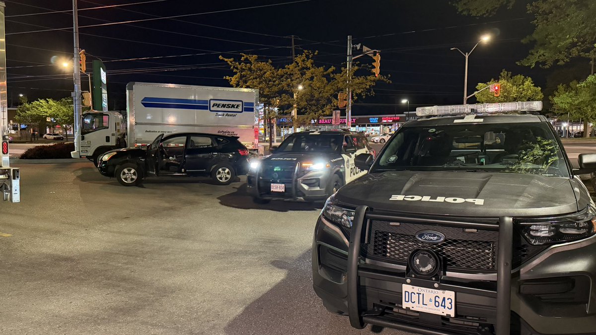 JCEPhoto's tweet photo. A male pedestrian was struck by a vehicle in a Krispy Kreme parking lot near Kingston &amp; Lawrence in #Scarborough early Saturday morning. He was rushed to a trauma centre with serious injuries. https://t.co/vOhiMvX8gP