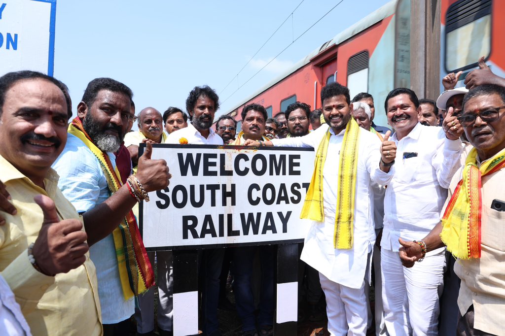 RamMNK's tweet photo. ఉత్తరాంధ్ర ప్రజల దశాబ్దాల కల సంపూర్ణమైన రోజు.. దక్షిణ కోస్తా రైల్వే జోన్ ప్రారంభమైన భావోద్వేగమైన క్షణం ఇది.

ఈ రోజు ఇచ్చాపురం లోని రైలు ట్రాక్ పక్కన జోన్ పరిధి ప్రారంభం అయ్యే స్వాగత ఫలకాన్ని ప్రత్యక్షంగా చూసాను. ఇది మా ప్రాంత అభివృద్ధి యాత్రలో ఒక కొత్త అధ్యాయం ప్రారంభానికి ప్రతీకగా నిలుస్తుంది. ఈ గొప్ప సందర్భానికి గుర్తుగా ఓ మొక్కను నాటడం ఆనందంగా ఉంది. 

నేను పార్లమెంట్ సభ్యునిగా ఉన్న కాలంలో రైల్వే జోన్ అంశంపైనే నా ప్రత్యేక శ్రద్ధ ఉండేది. నా లక్ష్యం కార్యరూపం దాల్చడం  సంతృప్తికరంగా ఉంది. 

ప్రధాన మంత్రి శ్రీ నరేంద్ర మోదీ గారికి, రైల్వే మంత్రి శ్రీ అశ్విని వైష్ణవ్ గారికి మరియు ముఖ్యమంత్రి నారా చంద్రబాబు నాయుడు గారికి, ఉప ముఖ్యమంత్రి పవన్ కళ్యాణ్ గారికి.. ఆంధ్రపదేశ్ ప్రజల ఆశను నెరవేర్చినందుకు హృదయపూర్వక కృతజ్ఞతలు.

The commencement of the South Coast Railway Zone is an emotional and long-cherished dream fulfilled for the people of Andhra Pradesh, especially Uttarandhra.

Today was a truly special moment as I witnessed the welcome plaque of the South Coast Railway Zone along the tracks near Ichchapuram, symbolizing the beginning of a new chapter in our region's development journey. On this historic occasion, I also planted saplings near the welcome board, marking this milestone.

Throughout my tenure as a Member of Parliament, the Railway Zone remained a matter of special focus and commitment. Seeing this vision become a reality is immensely satisfying and heartening.

My sincere gratitude to Prime Minister @narendramodi Ji, Railway Minister @AshwiniVaishnaw Ji, Chief Minister @ncbn Garu, and Deputy Chief Minister @PawanKalyan Garu for their leadership, support, and commitment in fulfilling this long-pending aspiration of the people of Andhra Pradesh, particularly Uttarandhra.

#SouthCoastRailway #AndhraPradesh #IndianRailways #Srikakulam