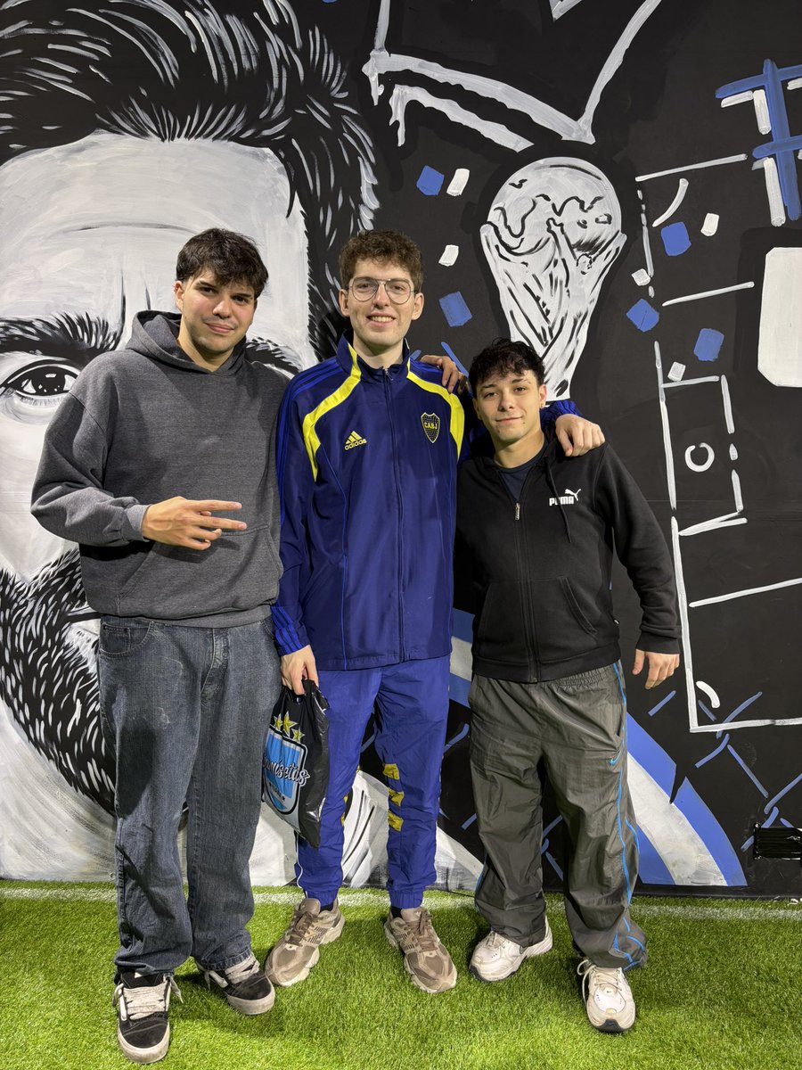 GoriniFran's tweet photo. Un día para el recuerdo gracias cobra, benito, teo, agusneta, spreen, mernuel y por sobre a davo por el gesto que tuvo con nosotros. https://t.co/ptLSyAHiDW