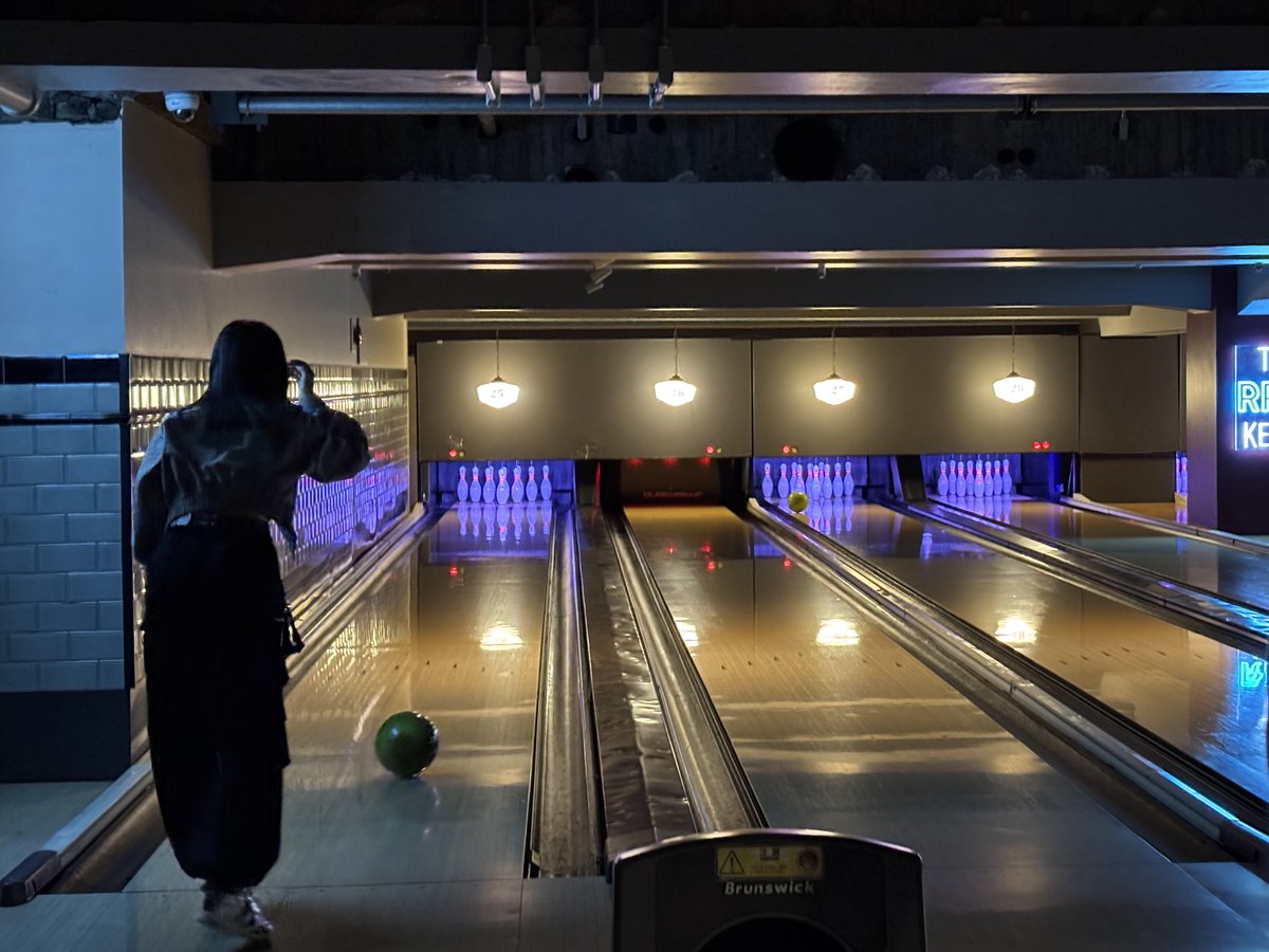 ShinseiPrinting's tweet photo. 先週の金曜日、東京支店で新人歓迎会が開催されました🎳🙌

毎年恒例のボウリング大会で盛り上がった後は、食事を兼ねた懇親会で新入社員と交流しました。

新たな仲間を迎え、これから共により一層業務を頑張って参ります！

#新人歓迎会 #ボウリング https://t.co/yVWSeScBYl