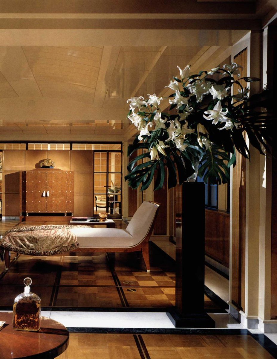 Ortgeist's tweet photo. Manhattan apartment, New York City, 1992 https://t.co/7nBIqF9Tir