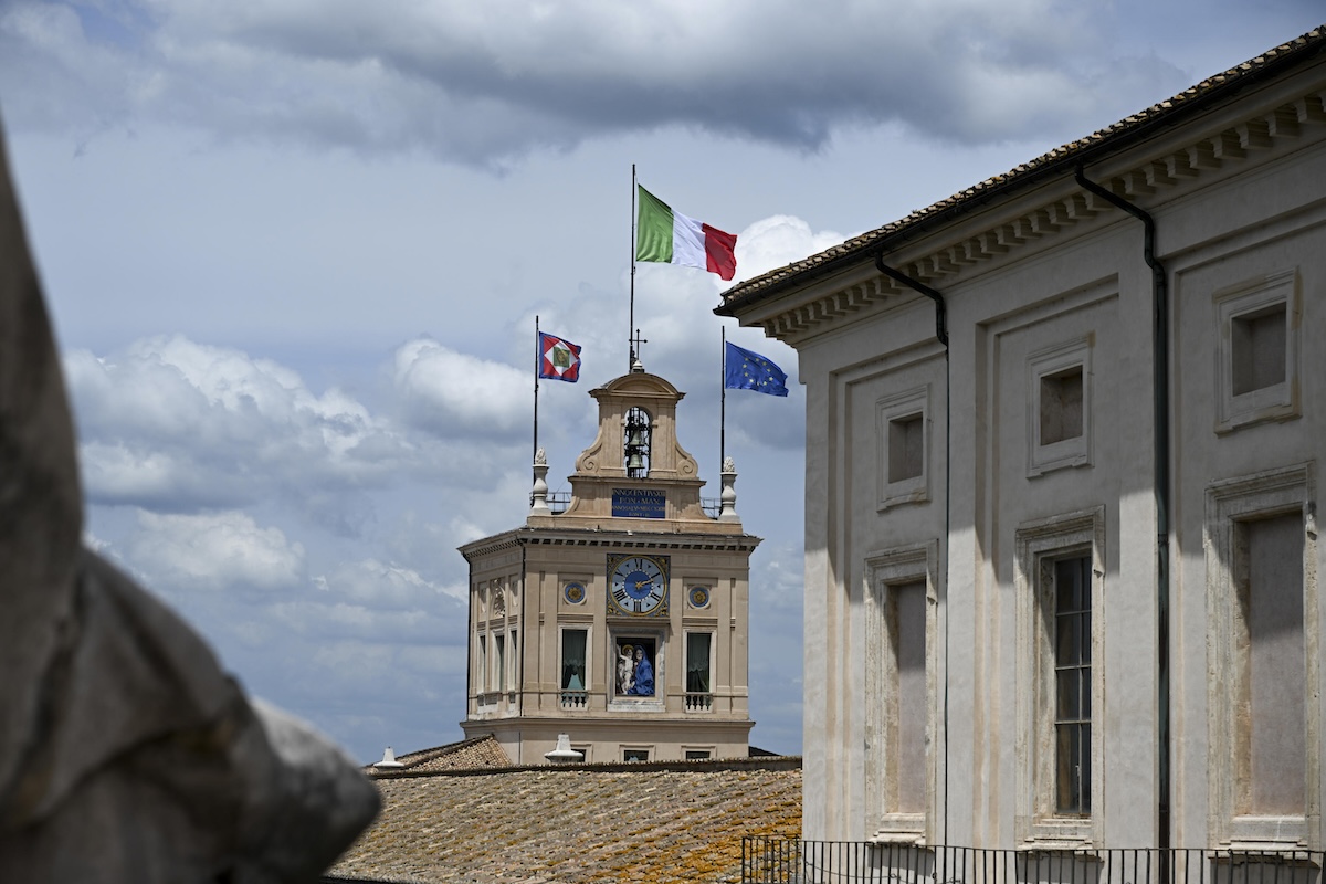 Tracce_it's tweet photo. Cavaliere di gratitudine. Al presidente del Banco Alimentare Puglia l’onorificenza della Repubblica: «Non un merito personale, ma il riconoscimento pubblico di ciò che ha cambiato la mia vita e da cui nasce l’aiuto che diamo» https://t.co/MxBj2PZlH5
📷Ansa/Riccardo Antimiani https://t.co/LjtmY4moaj