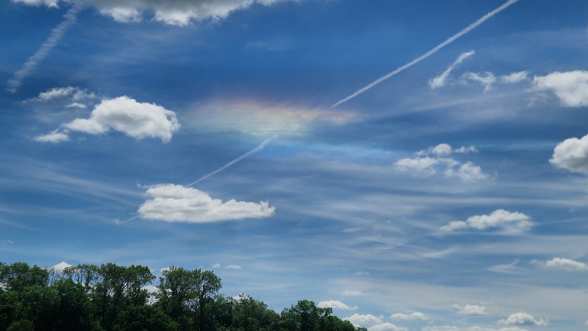 jmagri57's tweet photo. #PartageDuBeau
Nuage iridescent ? 🤔 dans le ciel mosellan. https://t.co/xF75mKF5HA