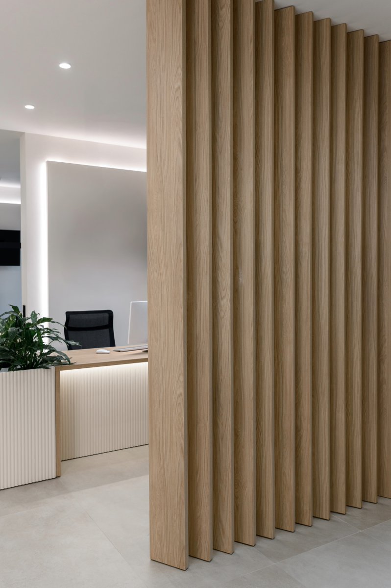 altispace's tweet photo. Why settle for ordinary when your reception area can be extraordinary? Entryway sets the tone for your entire space, and our lightweight Laminate Beams are the ultimate tool to give it a major glow-up! ✨ 

#altispace #beams #woodbaffles #baffles #interiordesign #officedesign https://t.co/nIzwn1MDY9