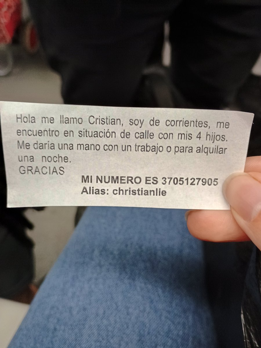 ramanula's tweet photo. Subió un señor al subte pidiendo trabajo contó que su señora está internada en el Argerich con cáncer de páncreas. Necesita trabajo porque podrían a mandar a los nenes a un hogar. Me conmovió hasta las lágrimas, si alguien tiene alguna changa para él se los agradecería https://t.co/SRYfEqL2vn