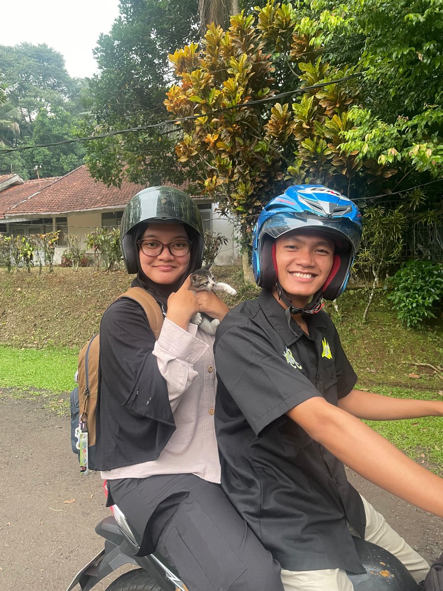 themariast's tweet photo. Adik yang direscue https://t.co/MqqGzHKiuK