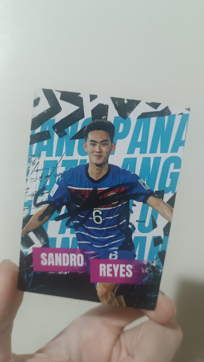 razzlemart's tweet photo. Caught the PMNFT training at the MOA Sky earlier. Got another selfie with my fave player plus got him to sign my photocard. After tagging him for so many times, parang ngayon lang din siya napareply sa story ko. Ah what a night! https://t.co/FB4pA4lIR0
