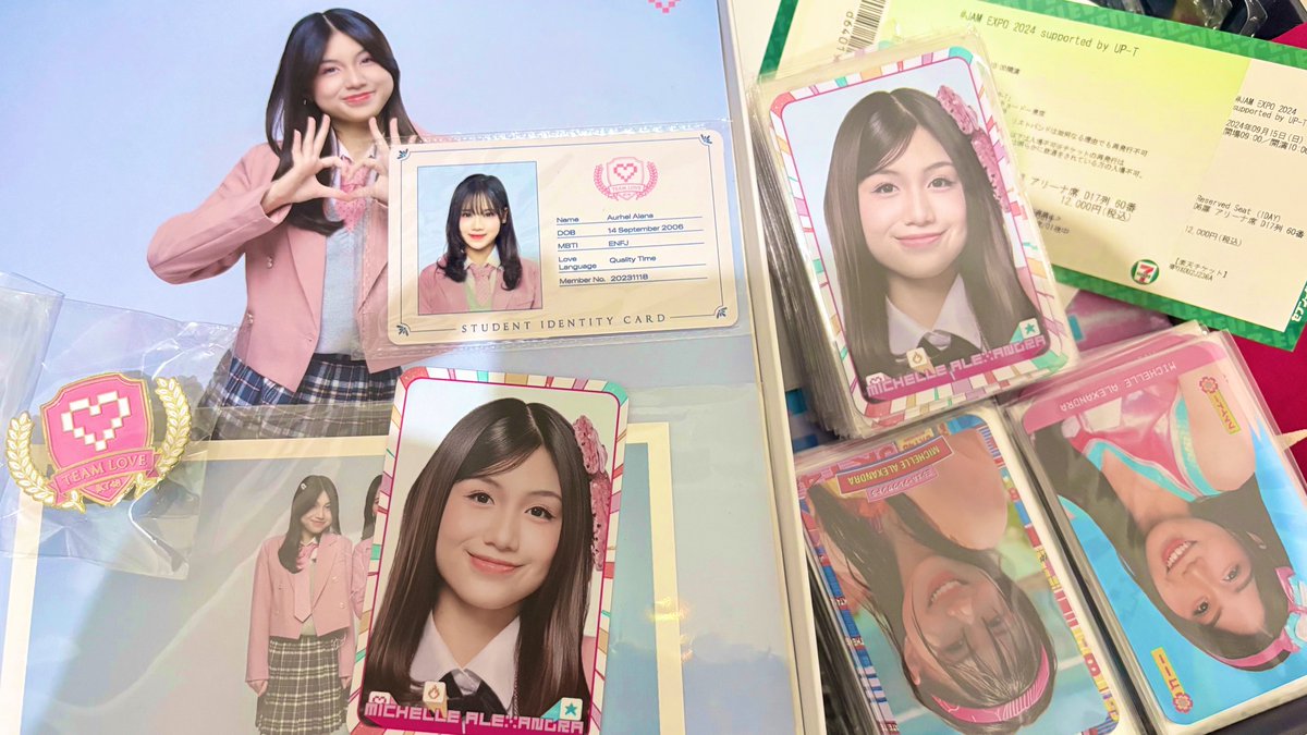InfoDemichi's tweet photo. Ada yg punya ID Card Yearbook-nya Michie? Kalau ada, kami mau beli dong hehehe atau trade-in sama ID Card-nya Lana 😆 https://t.co/MPnaLgVvYc