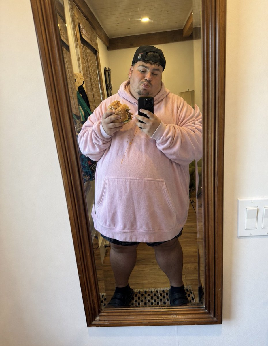 thatboyjesse's tweet photo. GM🌤️
Ate a lot this weekend, Back to the grind! https://t.co/Syo3oofSoJ