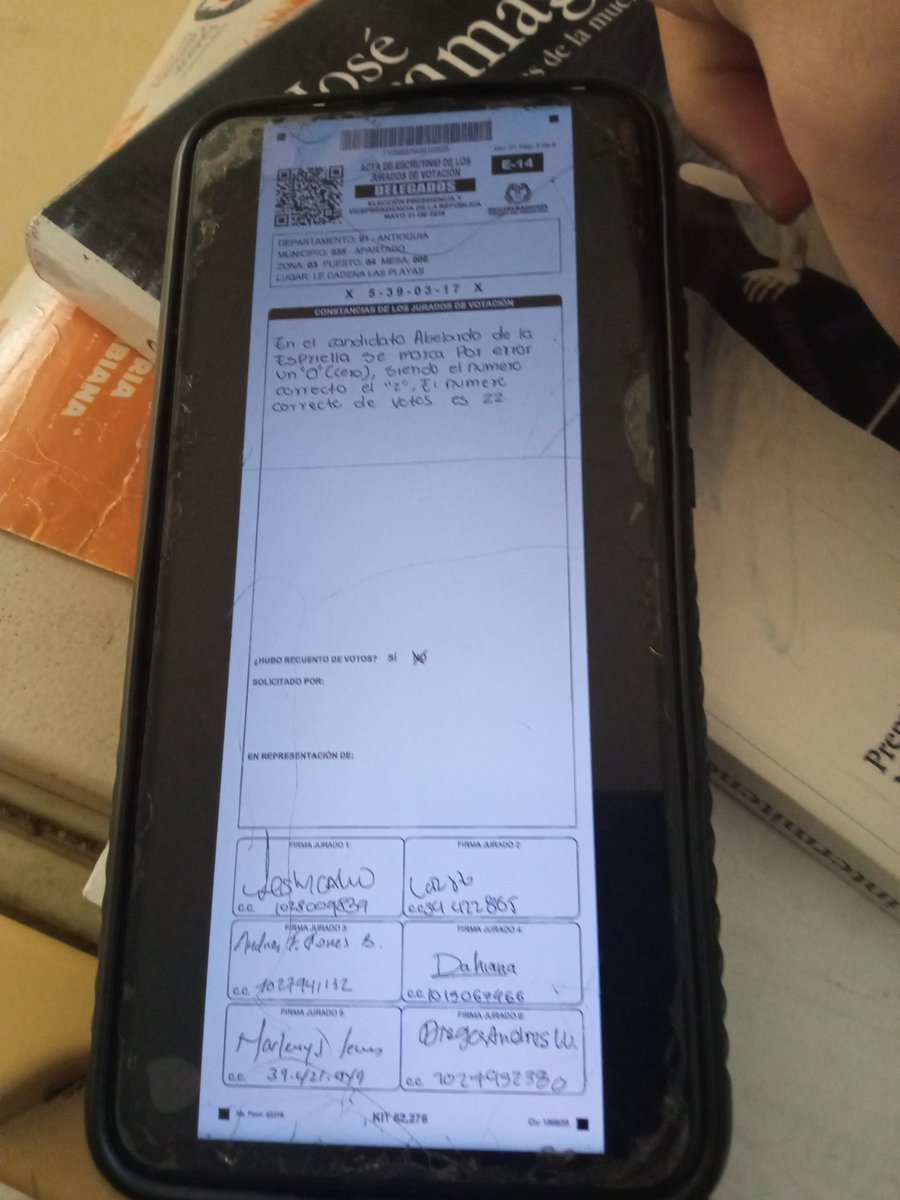 JessDanielBern2's tweet photo. @YanTorre @IvanCepedaCast @Registraduria Por cierto agrego: si se cuestionan por qué hay un tachón y un 2 en Abelardo de la Espriella (que por cierto me parece un error algo imperdonable de los jurados para que otros creen argumentos vacíos,falso) mire al final en las observaciones del E-14, según aclaran se equivocaron https://t.co/cmhZ3M8oKD