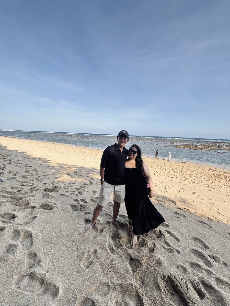 basotebu's tweet photo. just us, the sea, and a good day https://t.co/1N8IoKWkHU