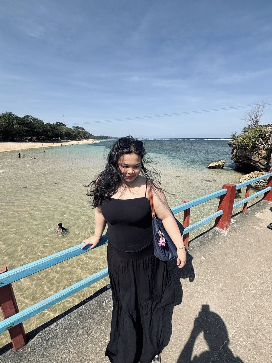 basotebu's tweet photo. just us, the sea, and a good day https://t.co/1N8IoKWkHU