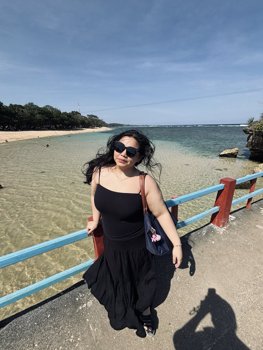 basotebu's tweet photo. just us, the sea, and a good day https://t.co/1N8IoKWkHU