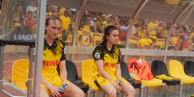 mundopelotanet's tweet photo. ❌🟡⚫️ El Borussia Dortmund Frauen NO LOGRÓ EL ASCENSO a la 2. Bundesliga, quedándose a 2 PUNTOS del Köln II por el 1° lugar de la Regionalliga West.

Recordemos que Alex Popp fichó por el BVB y tendrá que empezar su etapa en el club de su vida desde la 3° División de Alemania. https://t.co/hGI948U79j