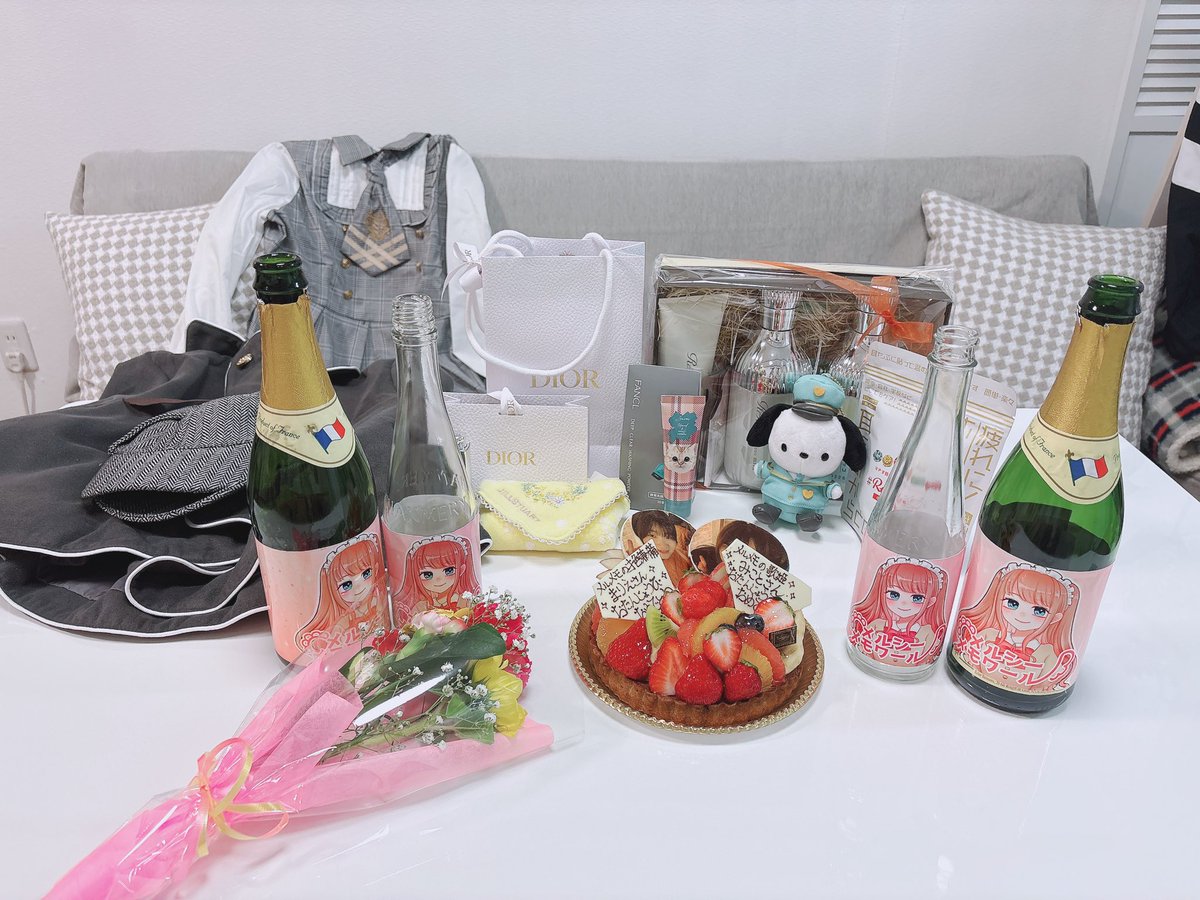 hatimitupakuri's tweet photo. とってもとっても遅くなりましたが、
メルメモ生誕祭ご帰宅ありがとうございました〜🥳🥳
おめでとうもプレゼントも嬉しさ大爆発です🌋
どれも大切に使わせていただきます♪
Happy  birthday to me🥞🍯❋･~♡ https://t.co/s9o931Qiqz