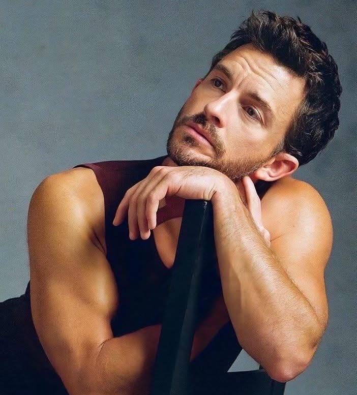 badpostjbailey's tweet photo. Jonathan Bailey on being asked by Elton John at the Impact Awards whether he ever felt pressured to hide his sexuality:

“When I was in my early twenties, there was definitely an understanding that to be gay would be a hindrance. But I got to a point where I was just like, there’s absolutely no way. I wasn’t gonna not hold my boyfriend’s hand in the street. And of course, if that meant it was gonna impede any potential work, then I was willing to take that risk.”