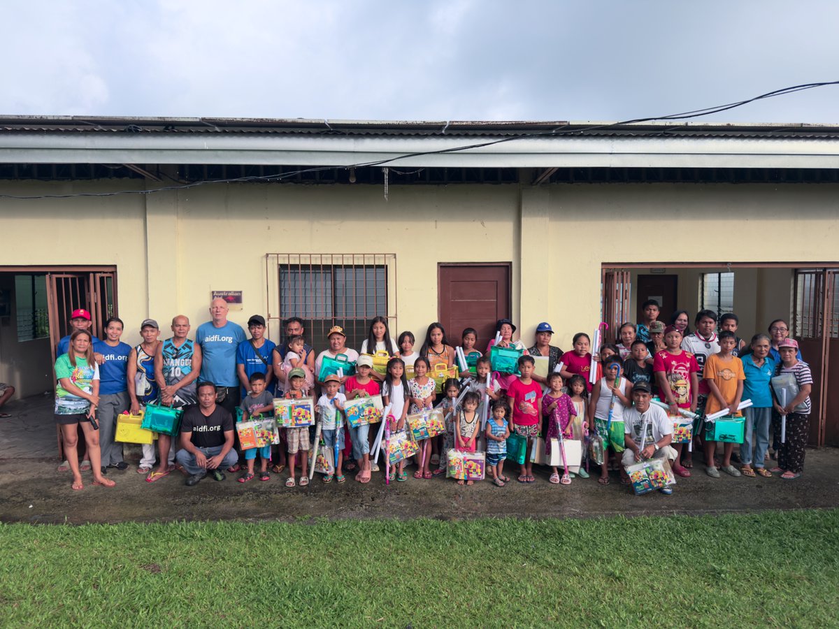 AidfiOrg's tweet photo. 📚🎒 AIDFI Supports AEOPA Students for the New School Year 🎒📚

Today, the Alternative Indigenous Development Foundation, Inc. (AIDFI) distributed school supplies to the children of members of the Ananggue Essential Oil Producers Association (AEOPA). https://t.co/wHVq7Wf2dX