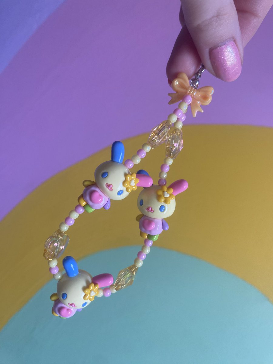 pixieeelocks's tweet photo. I was worried about it getting damaged swinging around on my phone or bag, so I turned it into a bracelet 🌸🌼☘️ https://t.co/9hrWqRwujs
