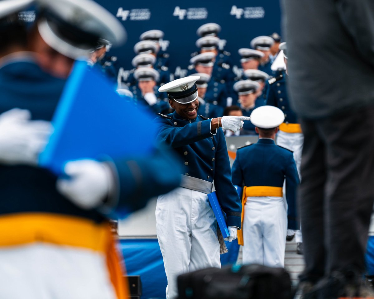 AF_FBRecruiting's tweet photo. This past Thursday was a special one. 🇺🇸

Watching our football players celebrate their graduation was a reminder that their accomplishments extend far beyond the field. Alongside their classmates, they have demonstrated the dedication, discipline, and commitment that led them to this incredible milestone. We couldn’t be more proud of each and every one of them. Congratulations, graduates! We can’t wait to see where your next chapter takes you. ✈️
 #FlyFightWin #GraduationDay #AirForceFootball