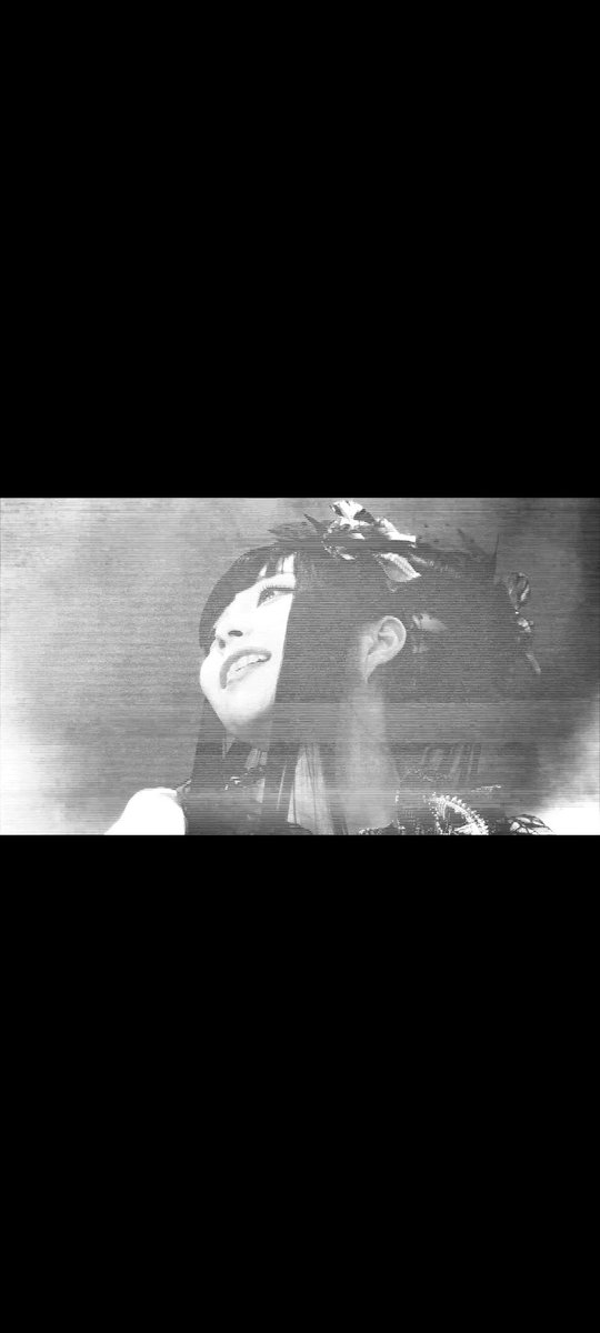 sam__toddy's tweet photo. coisa linda ela tendo um ataque psicótico no clipe https://t.co/vokIXZM3YH