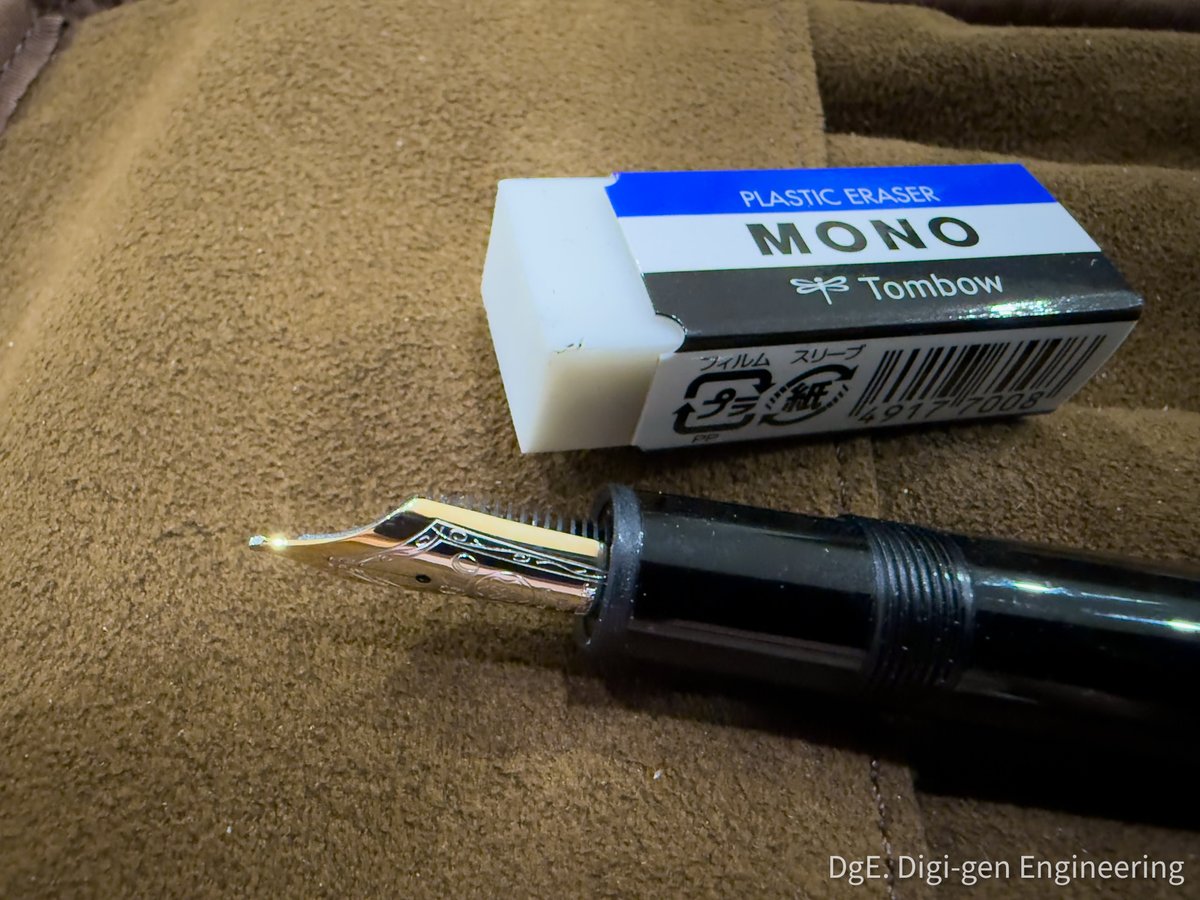 type_g's tweet photo. たくさんのアドバイス、ありがとうございます！息子から新品のMONO消しゴム借りて軽ーく擦ったら、あっという間に綺麗になりました！ 

検索ワード モンブラン マイスターシュテュック 146 ペン先 ニブ 変色 MONO 消しゴム https://t.co/6nsfCeV4xD