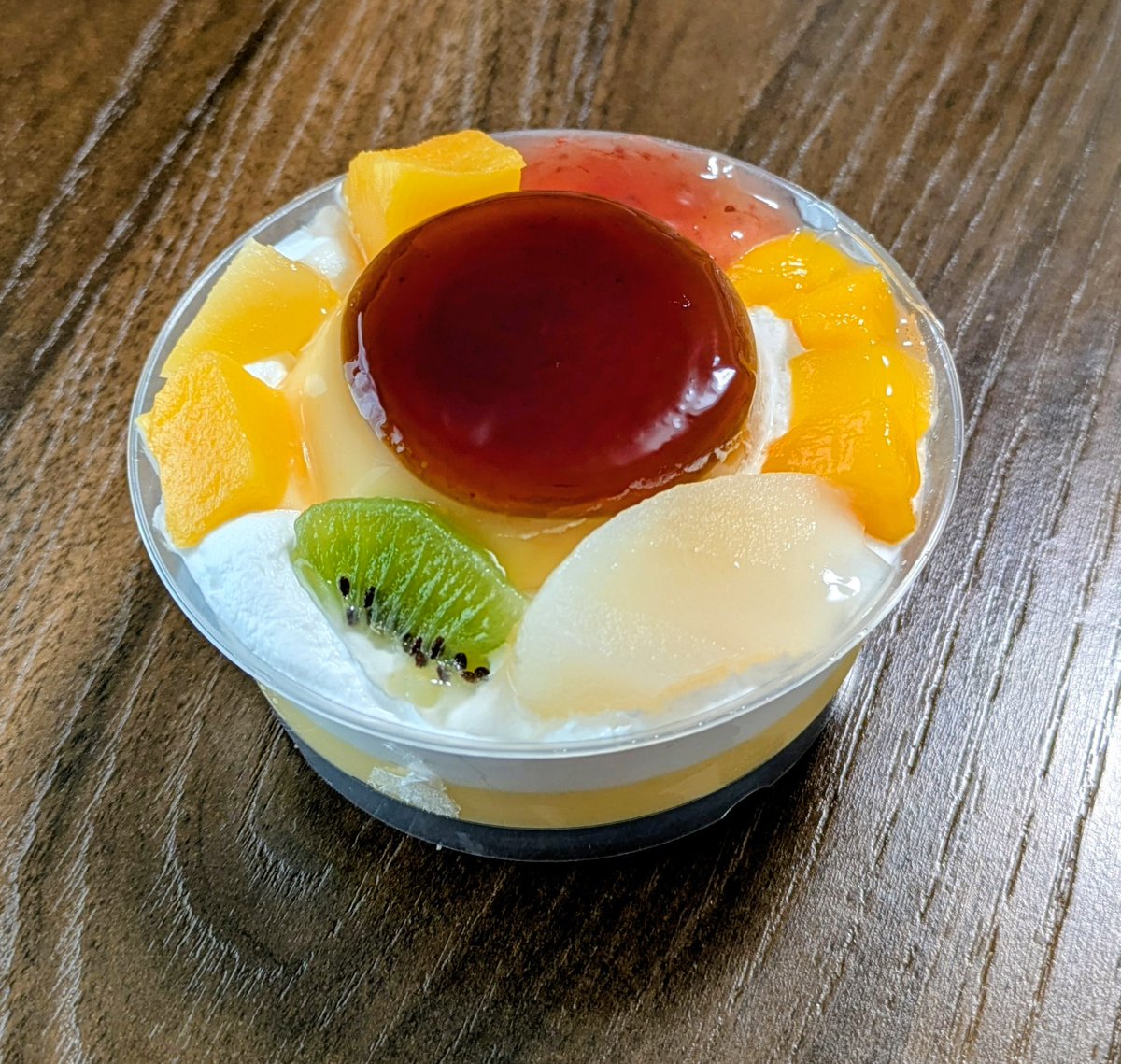 haniwarie's tweet photo. 短時間集中合わせ🥁

今日は暑かったし🥵
楽器運搬も頑張ったから
0kcal😉👍

↑OKに見える��🤣

そして、

3秒に1個売れているらしい😳ｽｺﾞｲ⤴️

#パーカッション #打楽器
#プリンアラモード #デザート #甘味 #癒し https://t.co/ByIgm8YR13