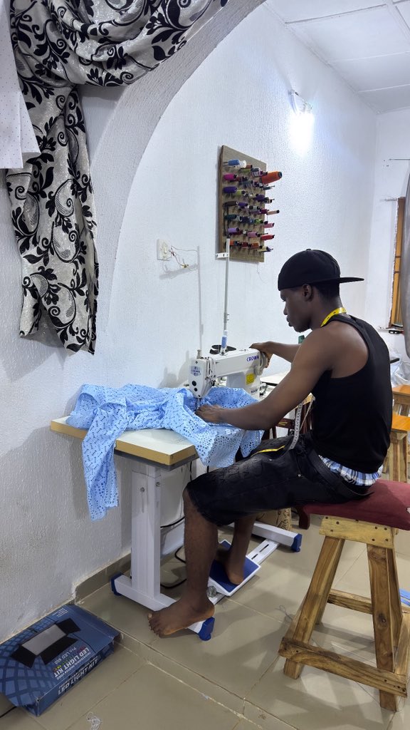 TheManTailor's tweet photo. HOW I MADE 14 MILLION IN A MONTH AS A FASHION DESIGNER IN ILORIN

Check Thread For Full Details https://t.co/CqAZvgaLIA
