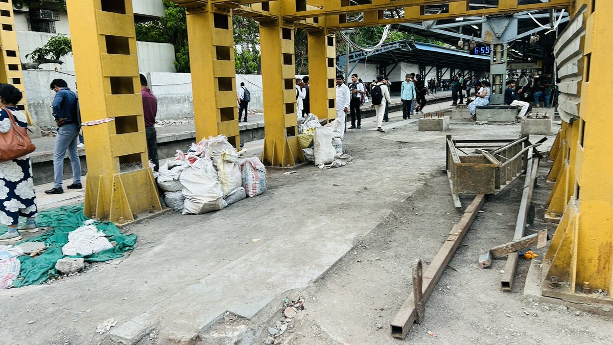 NiteshShinde95's tweet photo. @srdencomumbaicr @drmmumbaicr @RailwaySeva @IRCTCofficial @srdencomumbaicr @drmmumbaicr @drmbct @RailMinIndia @RailwaySeva still material there kindly please remove do the needful. today date 1/06/2026 @AshwiniVaishnaw sir please look into this I’m many multiple follow ups highlighted in my side. https://t.co/su7SL0YnDD