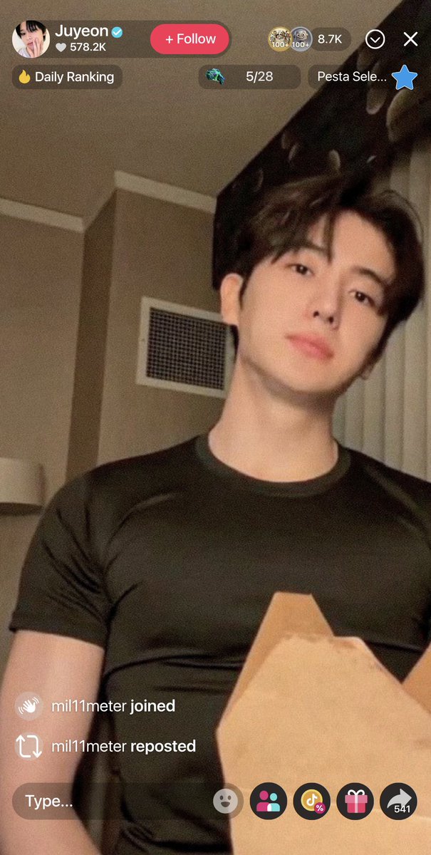 mil11meter's tweet photo. milju 🔞 oneshot au

Drafts. — tw // dead dove: do not eat (12k words)

Tap tap to send them love! ❤️ Congratulations, you just pushed 𝙅𝙪𝙮𝙚𝙤𝙣 deeper into a reality where his entire life is held hostage inside 𝙅𝙖𝙚𝙝𝙮𝙪𝙣’s locked folder.

[https://t.co/6tdtt4sZ92] https://t.co/CBxzXVBULU