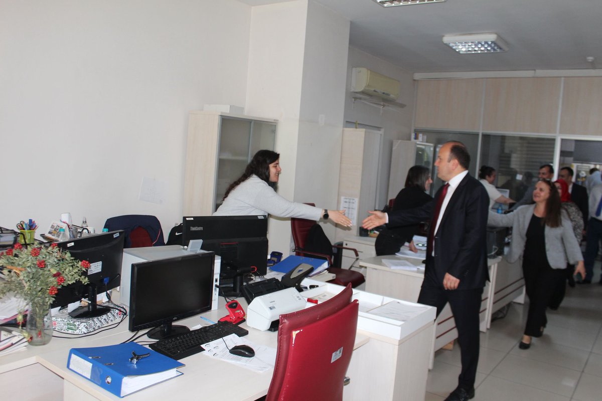 UmrSgm's tweet photo. Ümraniye Sosyal Güvenlik Merkezi olarak, Kurban Bayramı dolayısıyla düzenlenen bayramlaşma programımızda bir araya geldik.

Merkez Müdürümüz ve Müdür Yardımcılarımız eşliğinde tüm servisler ziyaret edilerek personelimizle bayramlaşıldı. Birlik, beraberlik ve dayanışma duygularının pekiştiği programda, tüm çalışma arkadaşlarımıza sağlık, huzur ve başarı dolu günler temenni edildi.