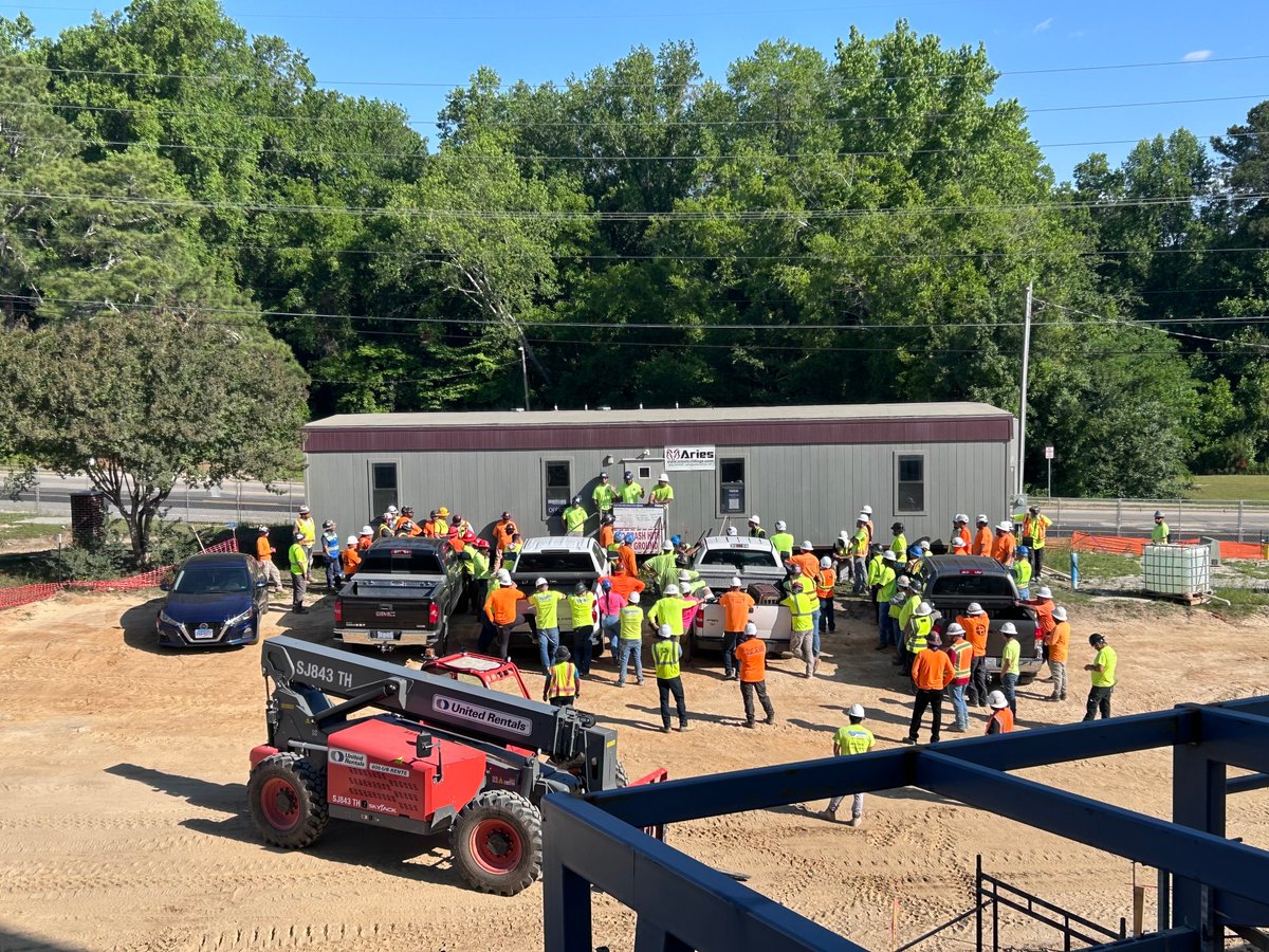 MetconConstruct's tweet photo. 🦺 National Safety Month 🦺

Safety is more than a priority at Metcon, it's our responsibility.

Recent trainings and stand-downs across our projects and offices reinforce our commitment to Goal One Safety and our EPIC² value of People First.

Everyone. Every day. Home safe. https://t.co/s4bkq5cU9T