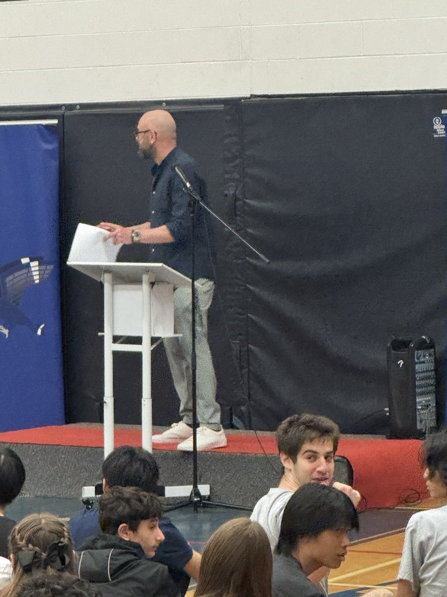 michaelgrange's tweet photo. Had a chance to attend this event on Friday, where Andrew and Ryan had their jerseys retired at Hodan Nalayeh (former Vaughan Secondary). Also on the wall there: Mitch, Nick and Andrew Wiggins and Nickeil Alexander-Walker. All under watch of @GusGymnopoulos. Amazing legacy. https://t.co/gZNKEmPUzn