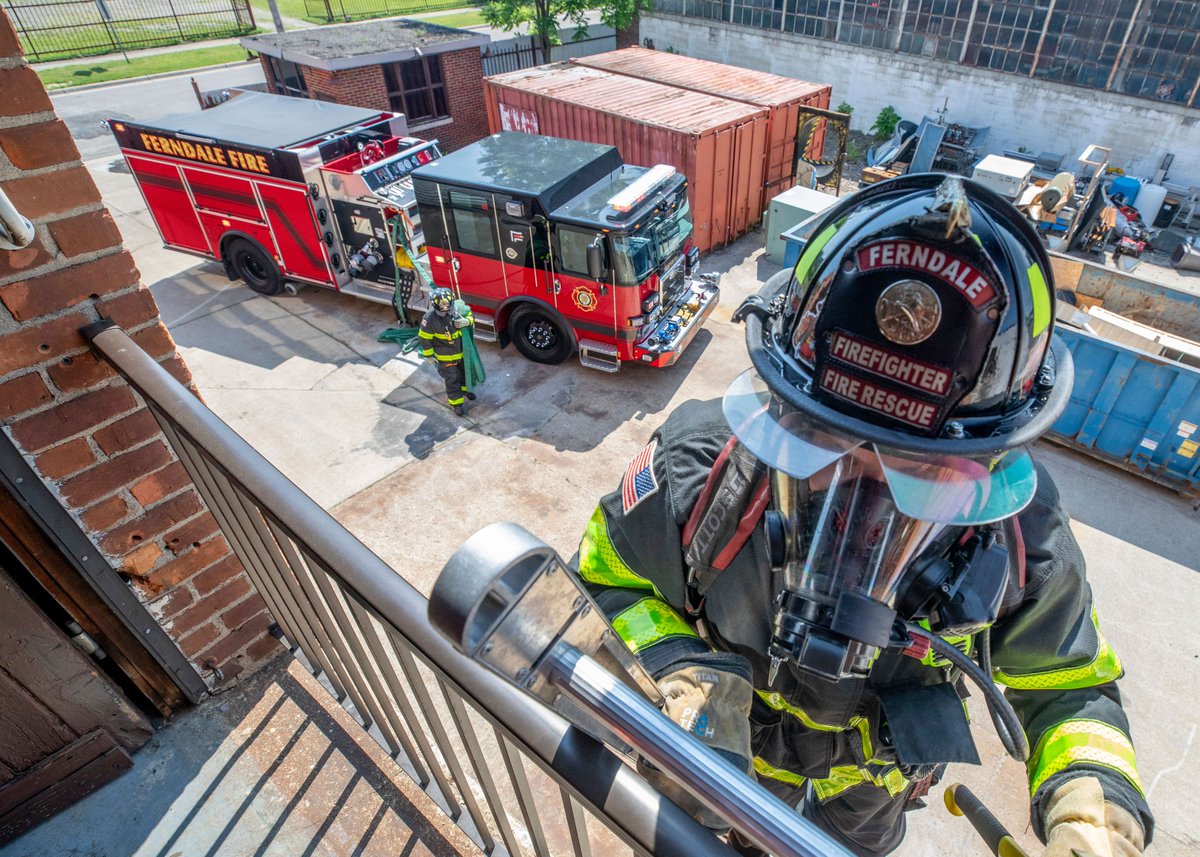 PierceMfg's tweet photo. Ferndale Fire Department’s #Saber top mount #Pumper is at the top of our list for June!🌟
Ferndale Fire Department responds to structure fires, traffic collisions, HAZMAT incidents, EMS calls and other emergencies in #FerndaleMI.
🔗See more: https://t.co/zXTejcFIE7 https://t.co/YkbH7Sv9k5
