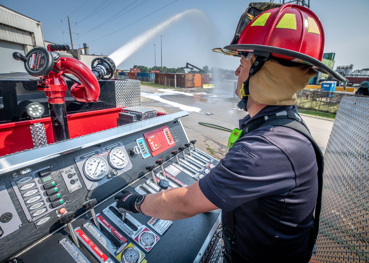PierceMfg's tweet photo. Ferndale Fire Department’s #Saber top mount #Pumper is at the top of our list for June!🌟
Ferndale Fire Department responds to structure fires, traffic collisions, HAZMAT incidents, EMS calls and other emergencies in #FerndaleMI.
🔗See more: https://t.co/zXTejcFIE7 https://t.co/YkbH7Sv9k5