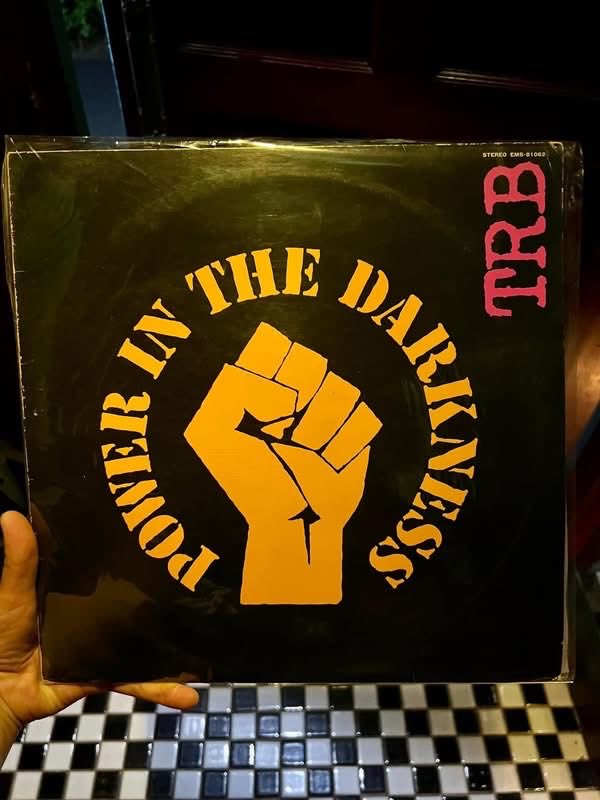 Lin_Endorphin's tweet photo. 1 June 2026
開店してます(2時am 閉店　日曜定休）

本日Birthday は、

Mike Joyce  (The Smiths)、
Tom Robinson、
Simon Gallup  (The Cure)、
Ron Wood

などだそーな😆🎊👏✨🎂 https://t.co/JfiLZN2nf3