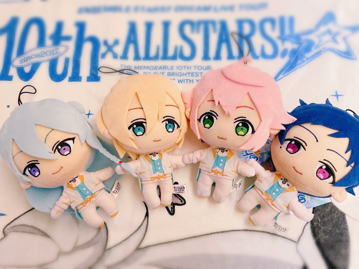 _niente's tweet photo. 謎のパッションで月曜の仕事帰りに一人でゲームセンター巡りして桃李と弓弦をお迎えしてきました💖後ろで観光客の皆さまに応援されながらww 
ようやくfineの新ぬいユニットで揃いましたー！🕊️かわいい嬉しい💕💕早��お出掛けに連れて行きたい🫰 https://t.co/QmpsPPwWiJ