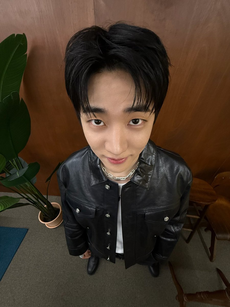 happyjaechanday's tweet photo. he gets closer https://t.co/ml2s8uIZYd