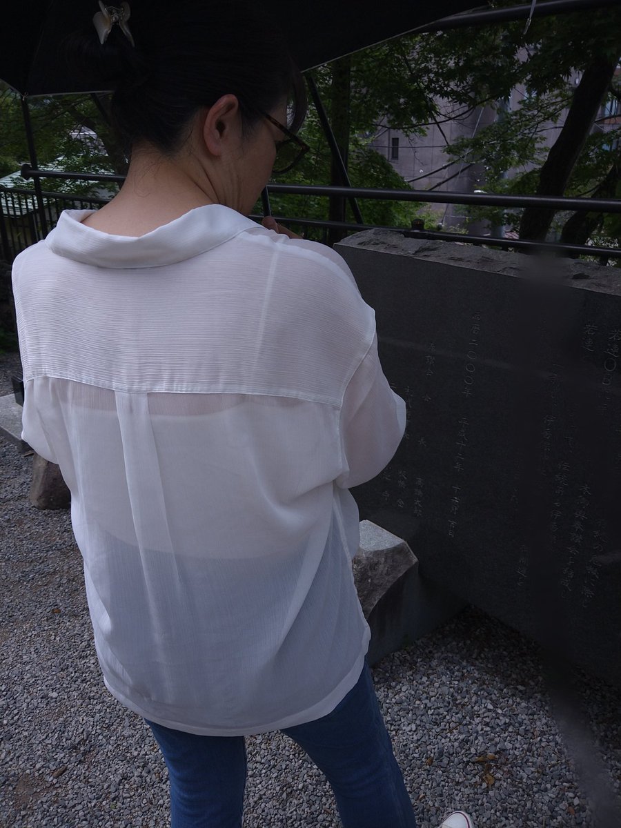 coltwife's tweet photo. 夫婦でお出かけ。思ったより透けていました。妻に「キャミソール丸見えだよ」と言うと「男の人の視線を感じる」と話してました。寝取られ性癖には堪りません。 https://t.co/IuEm7bCIBL