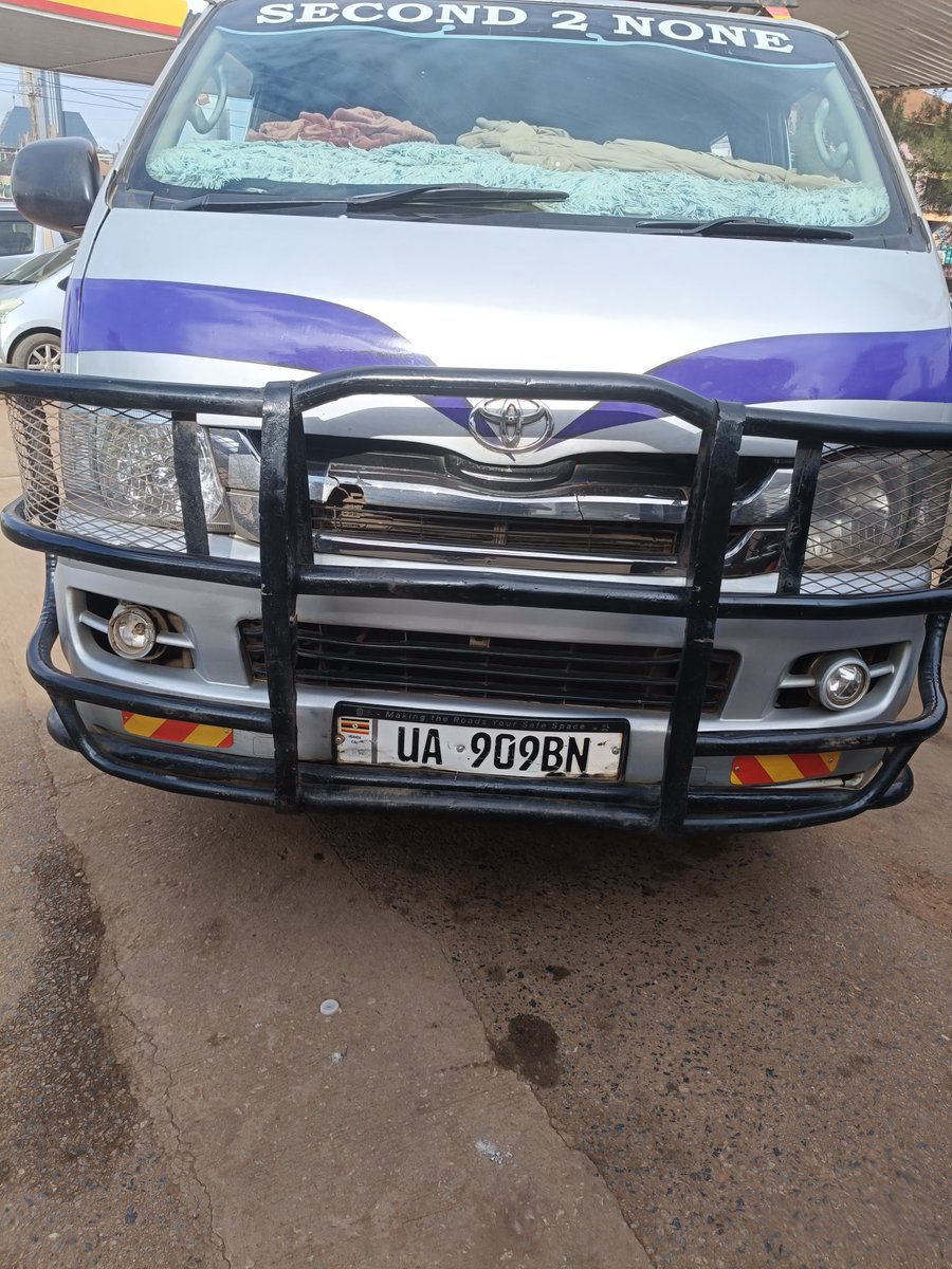 LushantaLucy's tweet photo. I visited Kampala and boarded this Taxi to Jinja but since I talked fact this driver took hi humble time drove around ignoring people pre.... But the men in the car kept just quit https://t.co/n0eyF15spY