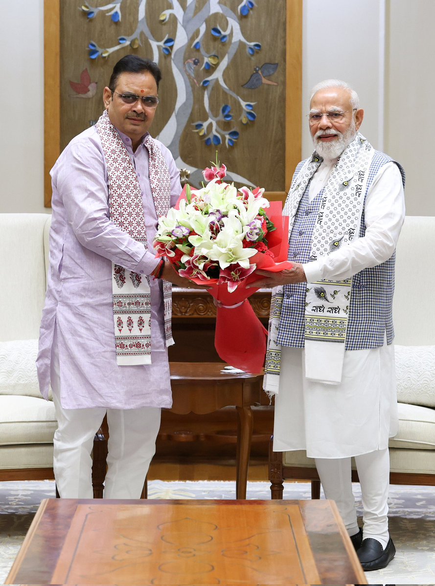 BJP4Rajasthan's tweet photo. आज नई दिल्ली में आदरणीय प्रधानमंत्री श्री @narendramodi जी से भेंट कर मुख्यमंत्री श्री @BhajanlalBjp ने विकास, सुशासन और जनकल्याण से जुड़े विषयों पर उनका मार्गदर्शन प्राप्त किया।

प्रधानमंत्री जी के मार्गदर्शन में राजस्थान आधारभूत संरचना, निवेश, जल प्रबंधन, महिला सशक्तीकरण और जनकल्याण के क्षेत्रों में नई ऊँचाइयों की ओर अग्रसर है।