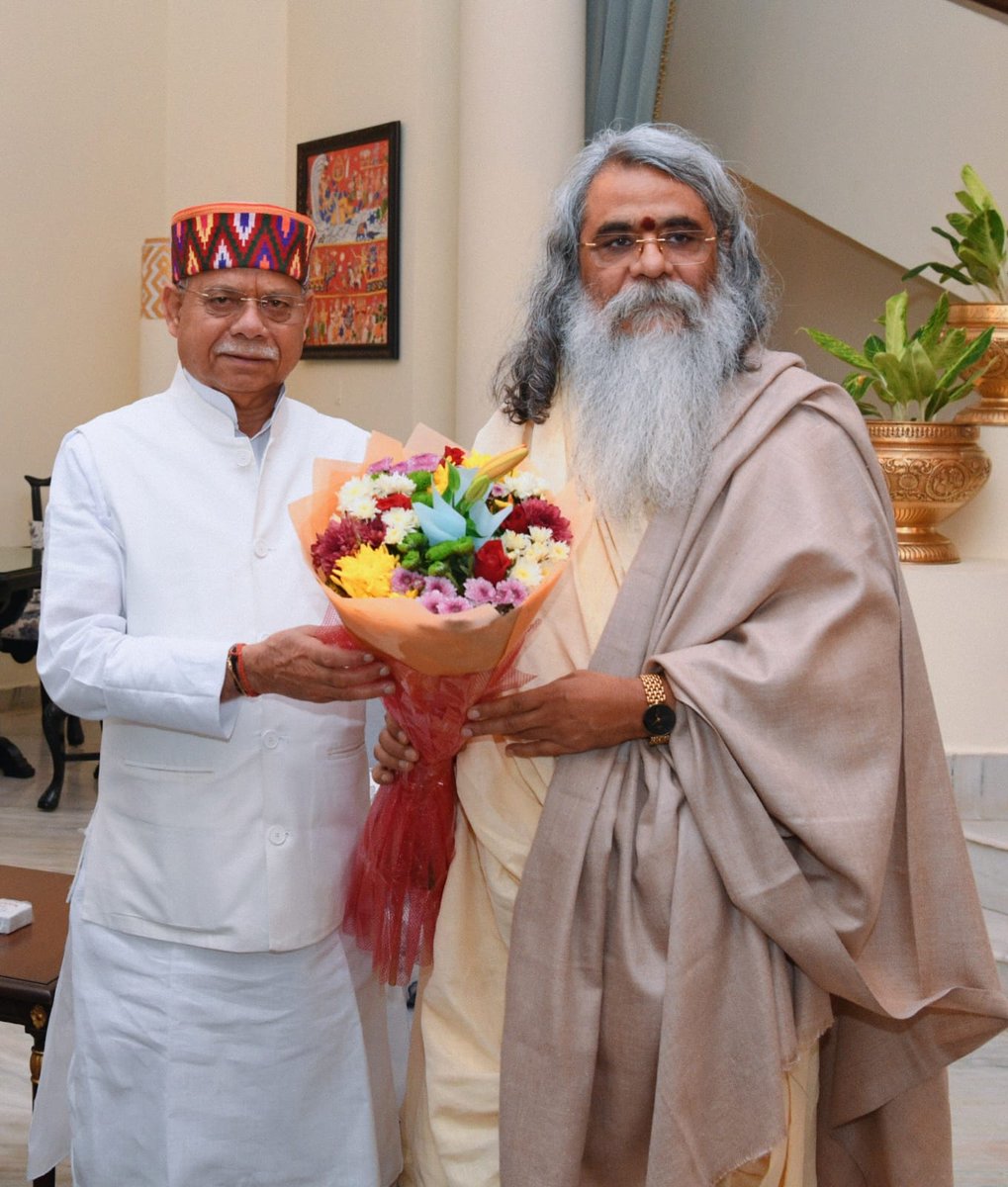 RJMediaGroups's tweet photo. 1 जून 2026 को, महर्षि योग आश्रम, कनखल, हरिद्वार के संस्थापक महर्षि मधुसूदन जी ने हैदराबाद स्थित राजभवन में  राज्यपाल  एस.पी. शुक्ला जी से शिष्टाचार भेंट की। इस दौरान उन्होंने सामाजिक कल्याण और देश से जुड़ी विभिन्न समस्याओं पर चर्चा की। https://t.co/Ruc02vYIOW