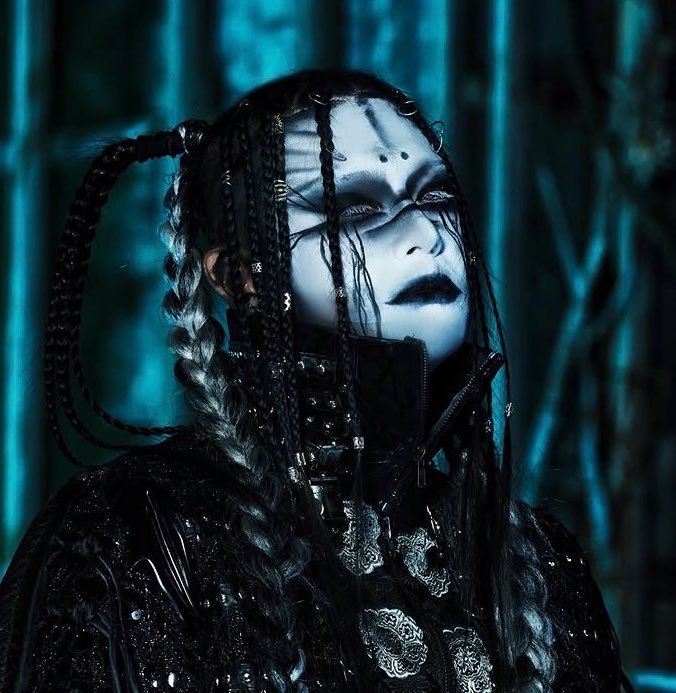 hellfire_moon's tweet photo. A part of 🪲’s visuals I’ve always adored are his hair accessories, when I first saw damned I took inspo from him but it was considerably less epic and cool lol https://t.co/1aQwq0UYCt