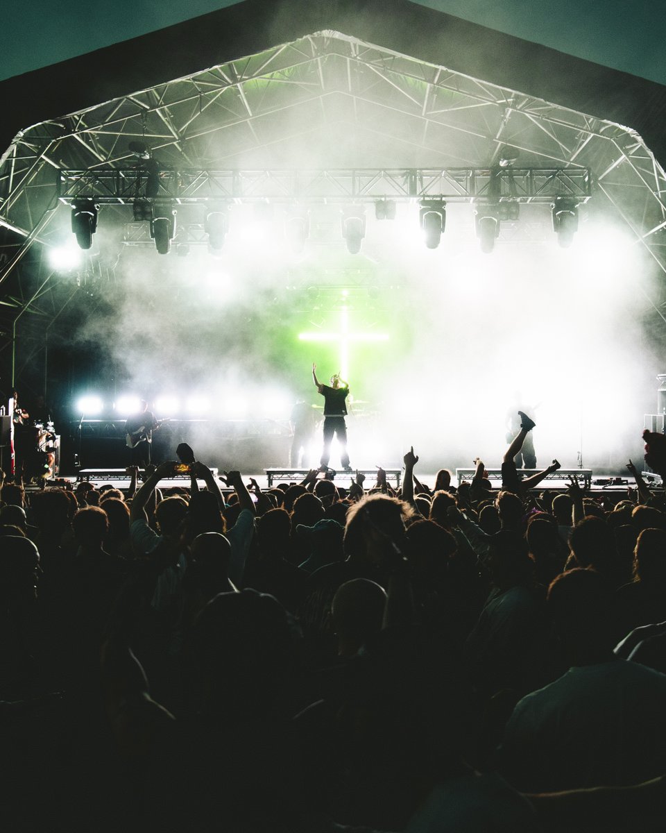 Hive_Mag's tweet photo. REVIEW: We went to catch SlamDunk Festival 2026 at Temple Newsam Park, with performances from @knockedloose, @GoodCharlotte and More!

📝: @jjkarirang 
📸: @maggsvisuals 

🔗: https://t.co/VHaaSN6K1A https://t.co/ZLWXkKt6rC