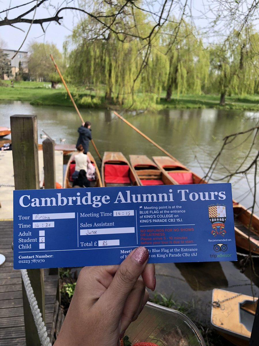 YippeeTweet's tweet photo. ว่างๆวันฟรีเดย์ ก็ไป Cambridge U สนุกมากกก หมายถึงนั่งมองวิวธรรมดาๆก็สวยแล้ว ไปดูต้นแอปเปิ้ลแห่งแรงโนมถ่วง... เซอร์ไอแซกนิวตัน 🍎 https://t.co/yrKjOxJrZv