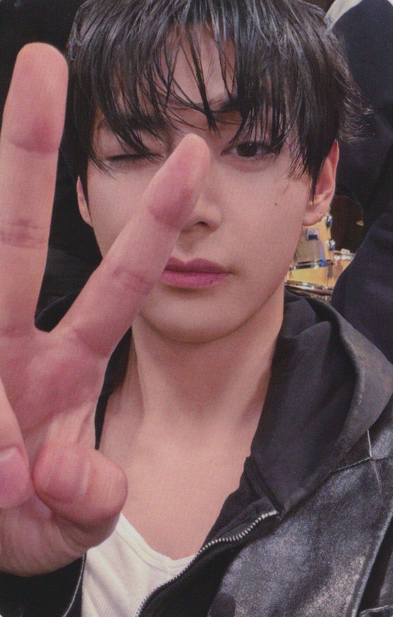 layovermoods's tweet photo. OMG THIS TAEHYUNG PHOTOCARD https://t.co/xkmCiqN03K