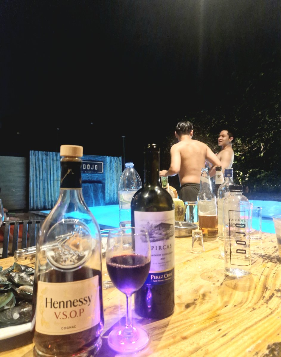 Live2023Learn's tweet photo. 🍷 https://t.co/7WPnbXizsP