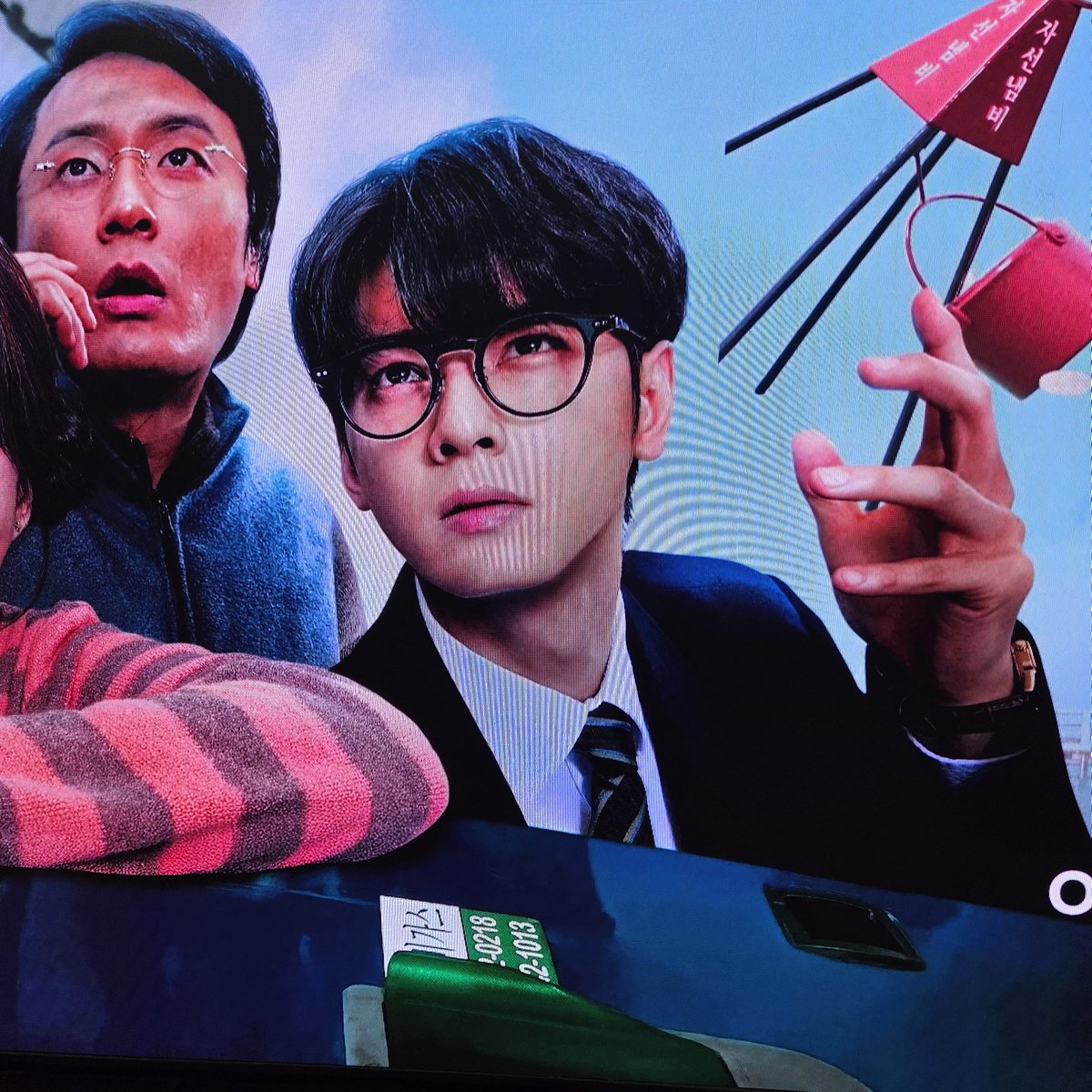 minlove330's tweet photo. 韓国旅行中、聖水駅で突然の広告、「わぁウヌ！」って慌てて撮ったよ😆
 #ワンダーフールズ 
 #TheWONDERfools
 #チャウヌ https://t.co/3oGiB4lEN0