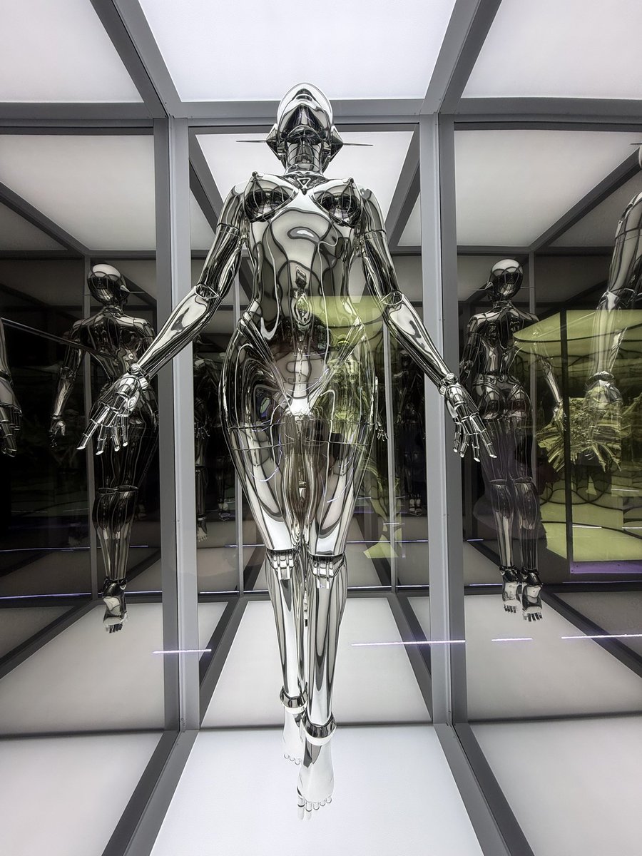 orangegoro's tweet photo. 『SORAYAMA　光・透明・反射　ーTOKYOー』 https://t.co/14NbxJ7hVB